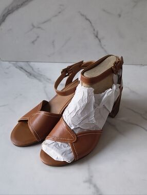 Vionic NWOT  Isadora Heel Sandals 10